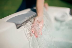 30 Minuten Whirlpool-Pflege - klares Wasser