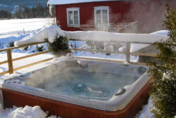 Whirlpool outdoor winterfest Pool draußen