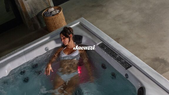 jacuzzi whirlpools spa deluxe gmbh